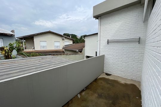 Varanda  de casa à venda com 5 quartos, 208m² em Vila Pirajussara, São Paulo