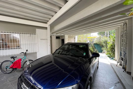 Garagem de casa à venda com 5 quartos, 208m² em Vila Pirajussara, São Paulo