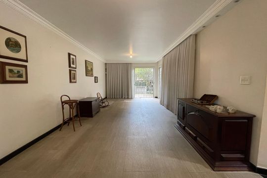 Sala de casa à venda com 5 quartos, 208m² em Vila Pirajussara, São Paulo