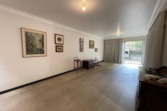 Sala de casa à venda com 5 quartos, 208m² em Vila Pirajussara, São Paulo