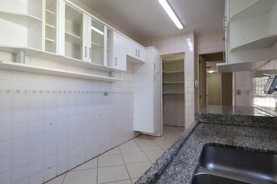 Cozinha de apartamento à venda com 4 quartos, 136m² em Morumbi, São Paulo