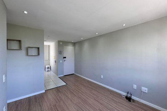Sala de apartamento para alugar com 2 quartos, 44m² em Recreio dos Bandeirantes, Rio de Janeiro