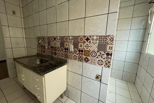 Cozinha de apartamento para alugar com 2 quartos, 52m² em Jardim Arco-iris, Cotia
