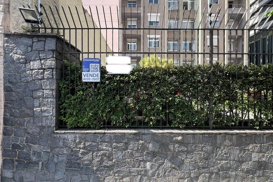 Placa de apartamento para alugar com 3 quartos, 100m² em Pinheiros, São Paulo