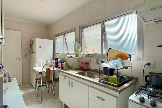 Cozinha de apartamento para alugar com 3 quartos, 100m² em Pinheiros, São Paulo