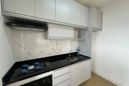 Cozinha de apartamento para alugar com 1 quarto, 54m² em Jardim Maria Helena, Barueri