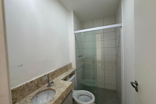 Banheiro de apartamento para alugar com 1 quarto, 54m² em Jardim Maria Helena, Barueri