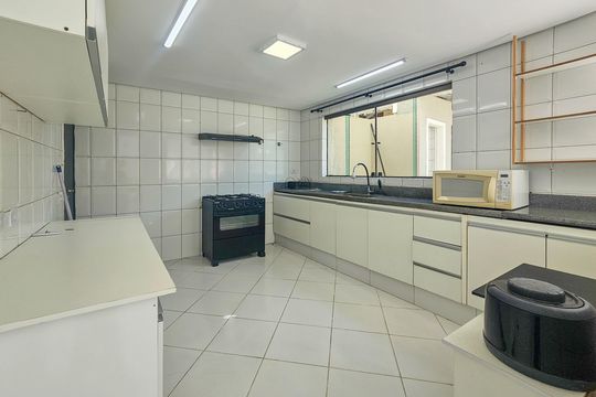 Apartamento para alugar com 5 quartos, 330m² em Balneario Praia do Pernambuco, Guarujá