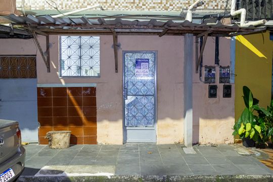 Fachada de casa para alugar com 2 quartos, 60m² em Campo Grande, Rio de Janeiro