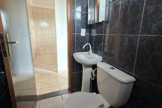 Banheiro de apartamento para alugar com 2 quartos, 60m² em Taguatinga, Brasília
