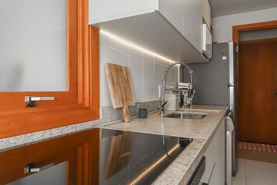 Cozinha de apartamento para alugar com 2 quartos, 76m² em Chácara das Pedras, Porto Alegre
