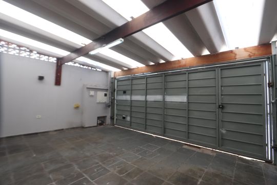 Garagem de casa à venda com 2 quartos, 65m² em Vila Alpina, São Paulo