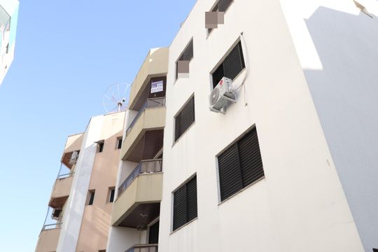 Plaquinha de apartamento para alugar com 3 quartos, 94m² em Tabajaras, Uberlândia