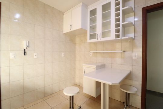 Cozinha de apartamento para alugar com 3 quartos, 94m² em Tabajaras, Uberlândia