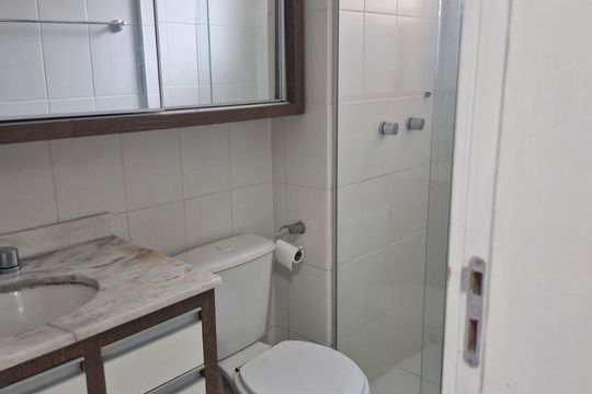 Banheiro de casa de condomínio à venda com 3 quartos, 146m² em Sarandi, Porto Alegre