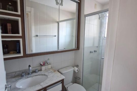 Banheiro de casa de condomínio à venda com 3 quartos, 146m² em Sarandi, Porto Alegre