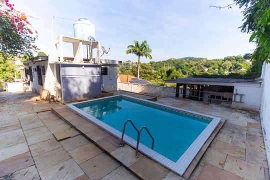 Casa de Condomínio para alugar com 4 quartos, 525m² em Baldeador, Niterói