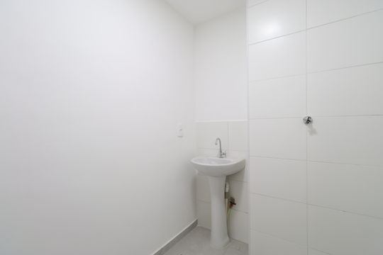 Banheiro  de apartamento para alugar com 2 quartos, 42m² em Barra Funda, São Paulo
