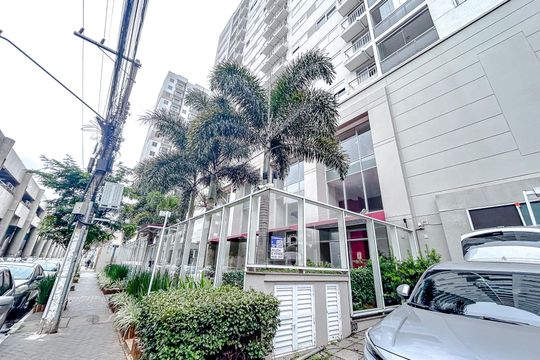 Fachada com Plaquinha de apartamento para alugar com 1 quarto, 40m² em Brás, São Paulo