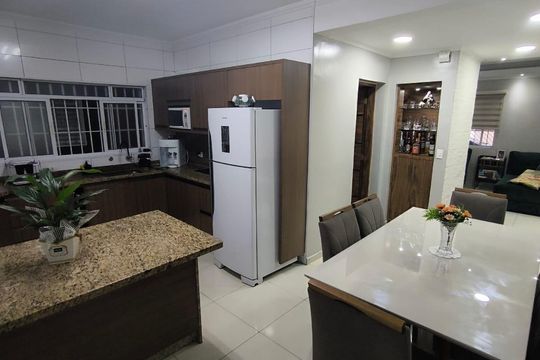 Casa à venda com 3 quartos, 356m² em Jardim Munhoz, Guarulhos