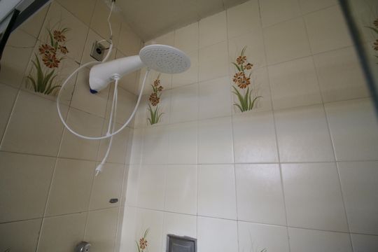 Banheiro da Suíte 4 de casa de condomínio à venda com 5 quartos, 350m² em Anil, Rio de Janeiro
