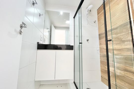 Banheiro de kitnet/studio para alugar com 1 quarto, 31m² em Parada Inglesa, São Paulo