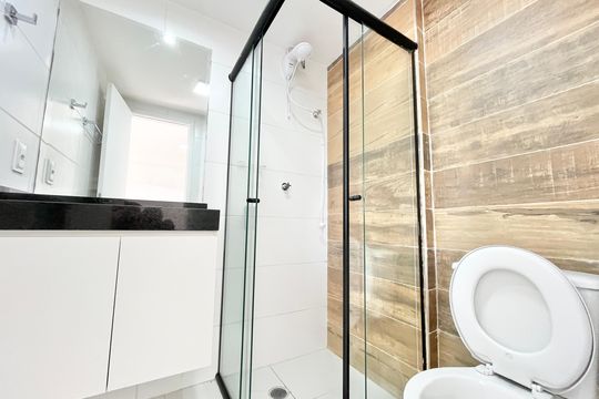 Banheiro de kitnet/studio para alugar com 1 quarto, 31m² em Parada Inglesa, São Paulo