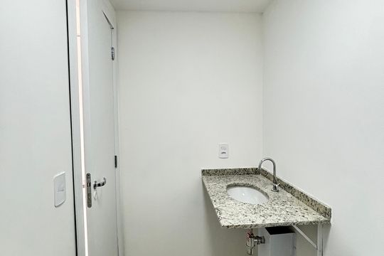 Banheiro da Suíte de apartamento para alugar com 1 quarto, 25m² em Vila Nova Conceição, São Paulo