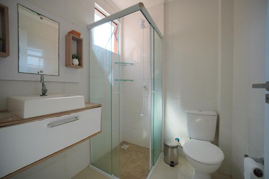 Banheiro da Suíte de apartamento para alugar com 2 quartos, 66m² em Santinho, Florianópolis