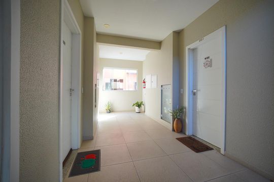 Hall de entrada de apartamento para alugar com 2 quartos, 66m² em Santinho, Florianópolis