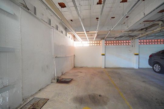 Garagem de apartamento para alugar com 2 quartos, 66m² em Santinho, Florianópolis