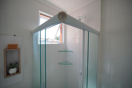 Banheiro da Suíte de apartamento para alugar com 2 quartos, 66m² em Santinho, Florianópolis