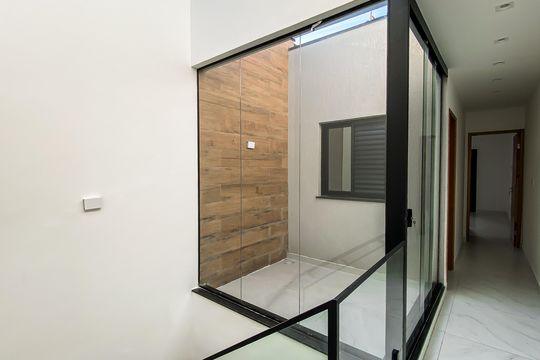 Corredor de casa à venda com 3 quartos, 140m² em Jardim Lisboa, São Paulo