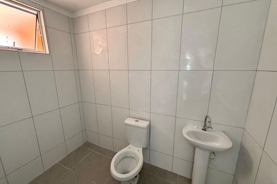 Banheiro de casa para alugar com 1 quarto, 33m² em Jardim Dayse, Ferraz de Vasconcelos
