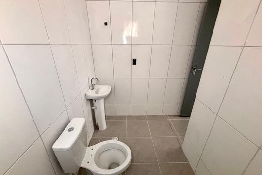 Banheiro de casa para alugar com 1 quarto, 33m² em Jardim Dayse, Ferraz de Vasconcelos