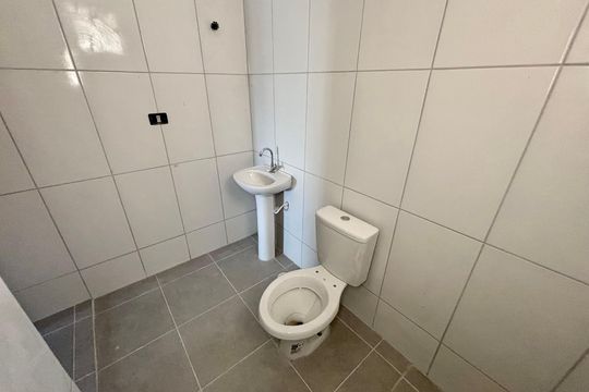 Banheiro de casa para alugar com 2 quartos, 55m² em Jardim Dayse, Ferraz de Vasconcelos