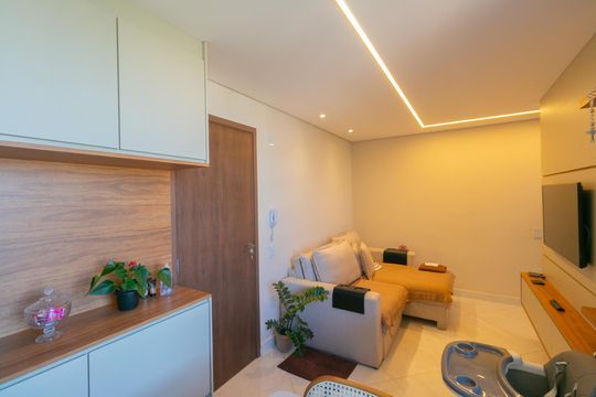 Sala de apartamento à venda com 2 quartos, 45m² em Juliana, Belo Horizonte