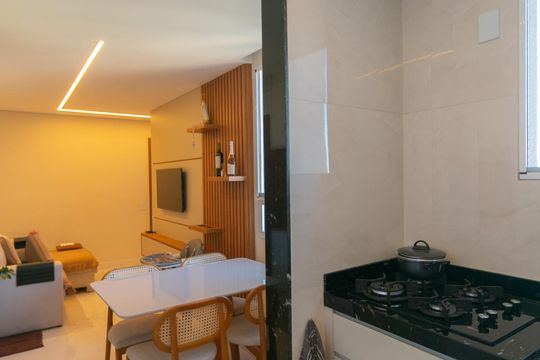 Cozinha de apartamento à venda com 2 quartos, 45m² em Juliana, Belo Horizonte