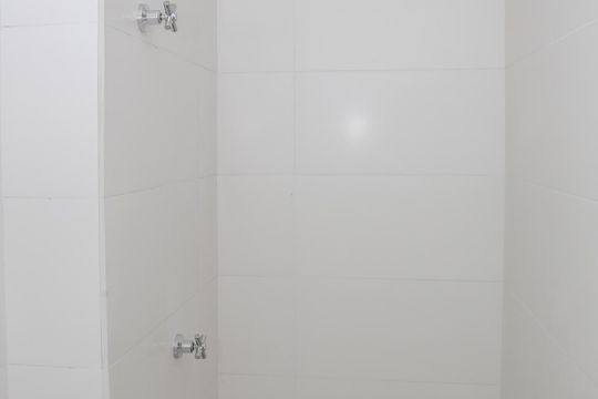 Banheiro de kitnet/studio à venda com 1 quarto, 27m² em Lapa, São Paulo