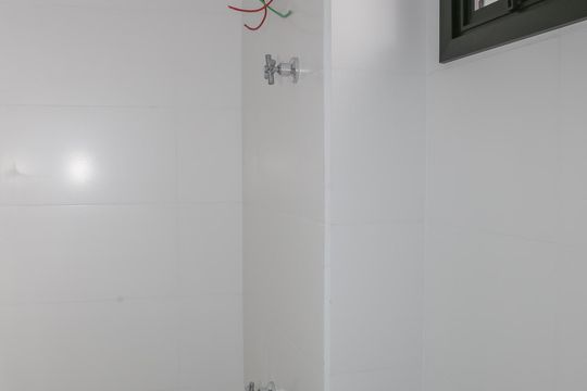 Banheiro de kitnet/studio à venda com 1 quarto, 30m² em Lapa, São Paulo