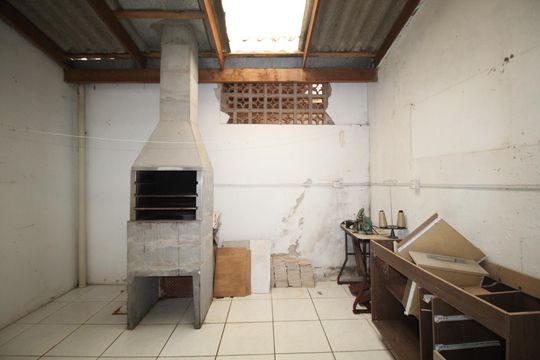 Churrasqueira de casa à venda com 2 quartos, 83m² em Morro Santana, Porto Alegre