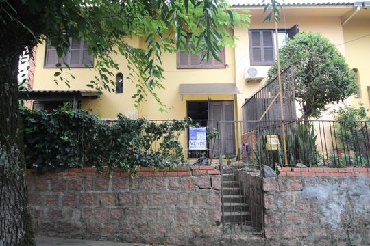 Fachada de casa à venda com 2 quartos, 83m² em Morro Santana, Porto Alegre