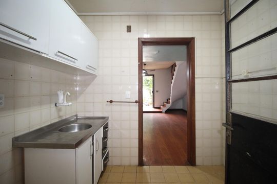 Cozinha de casa à venda com 2 quartos, 83m² em Morro Santana, Porto Alegre