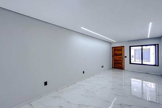 Sala de casa à venda com 4 quartos, 150m² em Vila Carrão, São Paulo