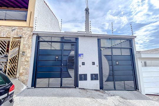 Fachada com Plaquinha de casa à venda com 4 quartos, 150m² em Vila Carrão, São Paulo