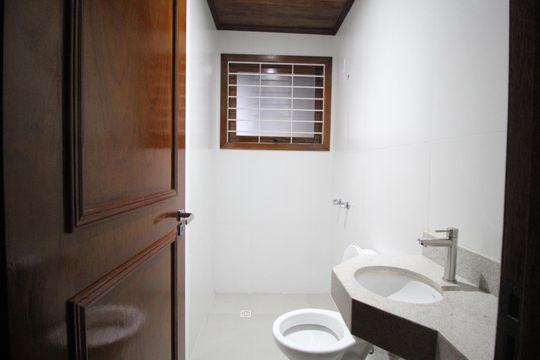 Banheiro de casa à venda com 5 quartos, 290m² em Jardim Itu, Porto Alegre