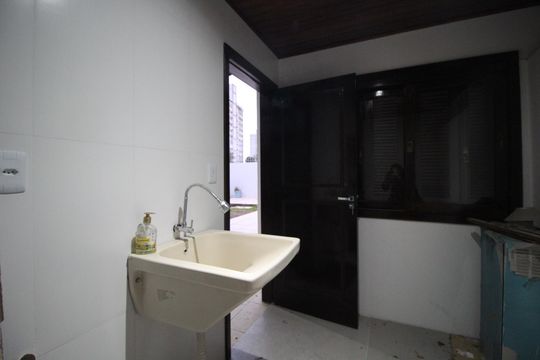 Área de Serviço de casa à venda com 5 quartos, 290m² em Jardim Itu, Porto Alegre
