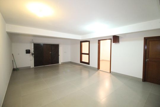 Garagem de casa à venda com 5 quartos, 290m² em Jardim Itu, Porto Alegre