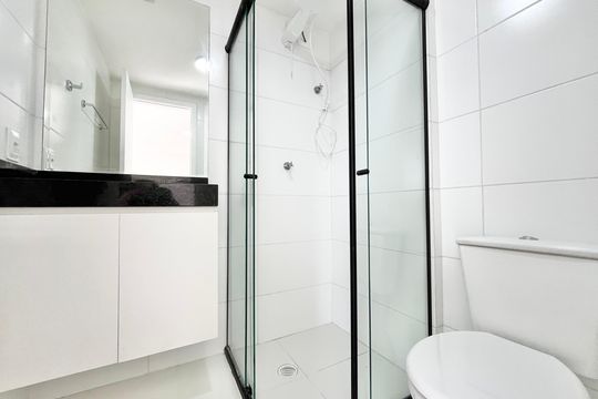 Banheiro de kitnet/studio para alugar com 1 quarto, 31m² em Parada Inglesa, São Paulo