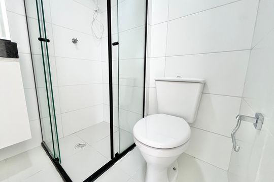 Banheiro de kitnet/studio para alugar com 1 quarto, 31m² em Parada Inglesa, São Paulo